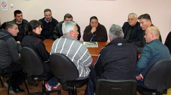 УВЕСТИ „ВАНРЕДНУ СИТУАЦИЈУ“ У ЦИЉУ ЕФИКСАНИЈЕГ ДЕЛОВАЊА