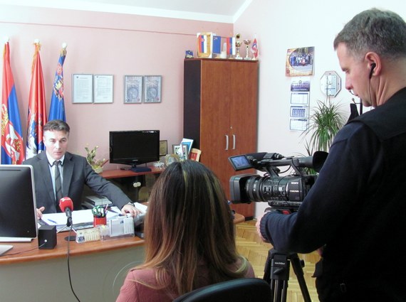 УВЕСТИ „ВАНРЕДНУ СИТУАЦИЈУ“ У ЦИЉУ ЕФИКСАНИЈЕГ ДЕЛОВАЊА